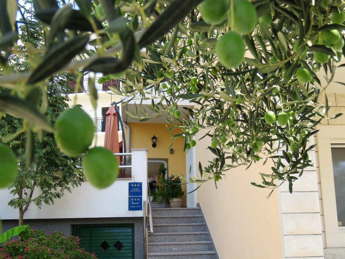 Apartments Kojan Omiš Exteriör bild